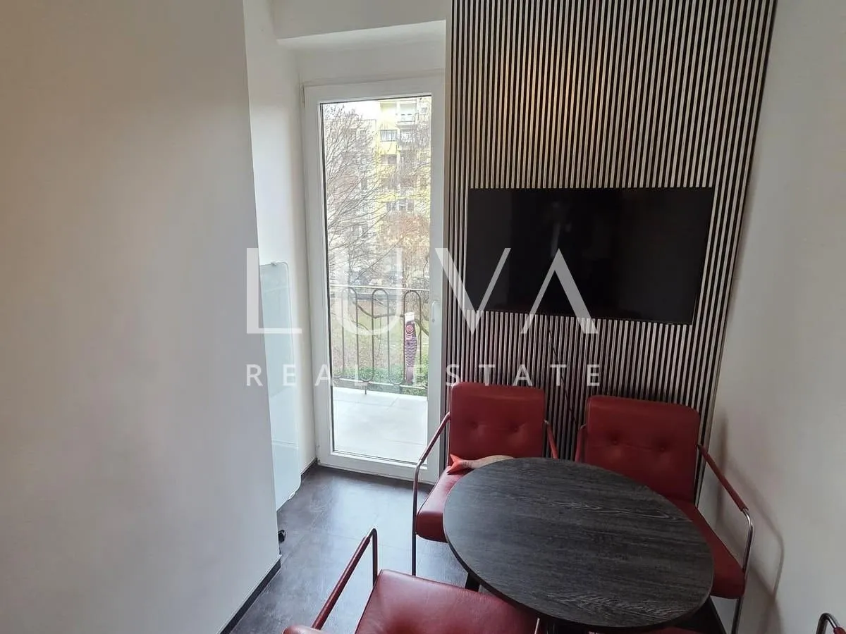 zagreb, trg franc republike, uređen stan 55m2, 2 balkona i garaža - slika 10