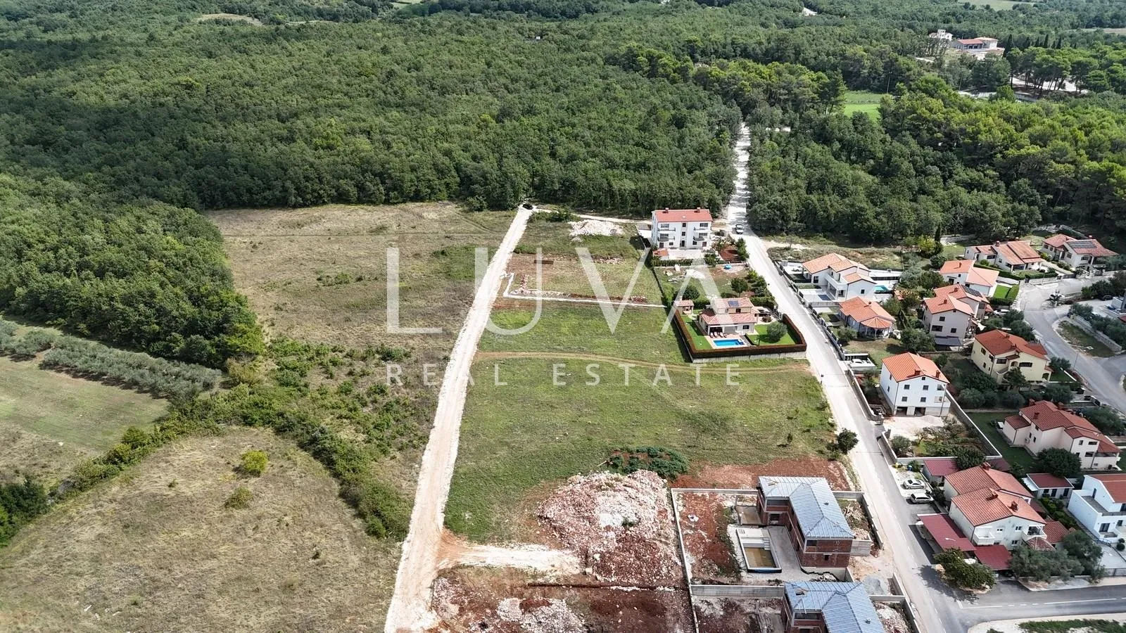 višnjan, građevinska parcela s građevinskom dozvolom, 1.263 m² - slika 4