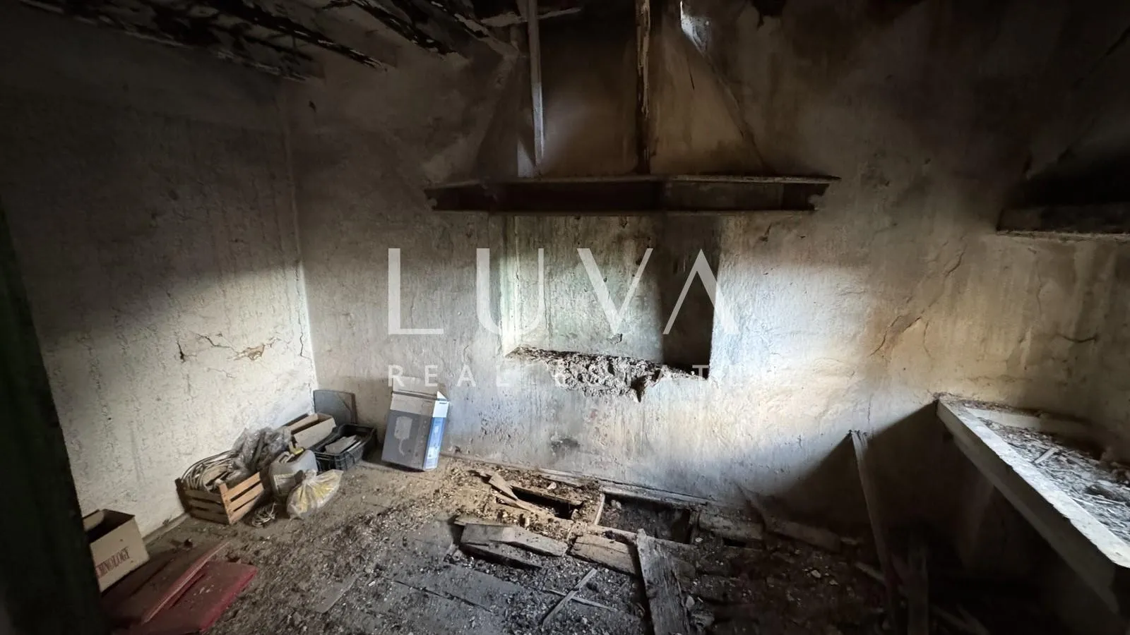 istra, motovun, kuća za renovaciju s dvorištem, 195 m2 - slika 9