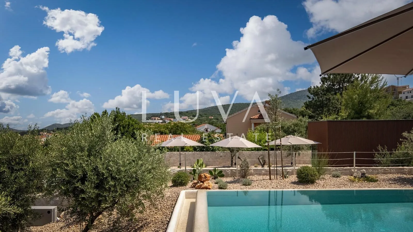 vrbnik, krk, vila s bazenom za dugoročni najam - slika 24