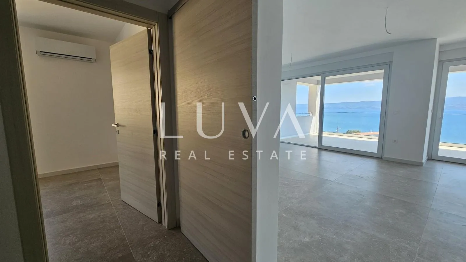 omiš, jesenice, penthouse s 134 m2 krovne terase sa pogledom na more - slika 8