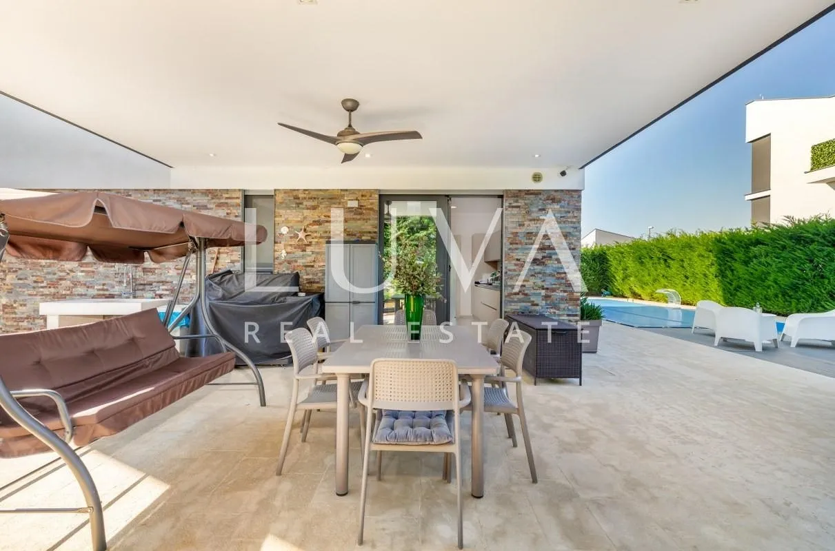 istra, fažana, moderna vila s bazenom uz more, 330 m2 - slika 8