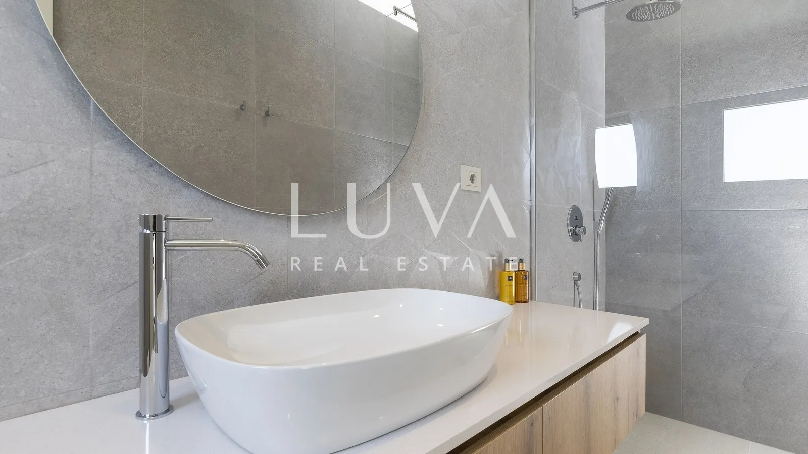 split, luksuzna vila s pogledom na more, 220 m2 za dugoročni najam - slika 34