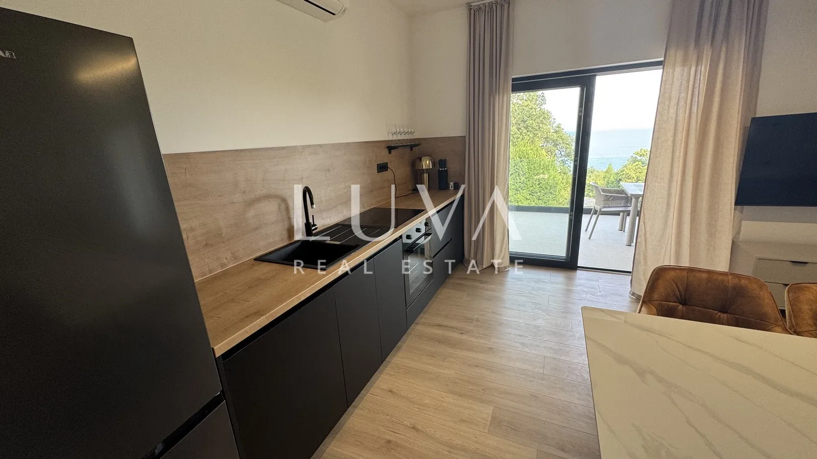 lovran, moderan stan s bazenom i pogledom na more za najam, 90 m2 - slika 4