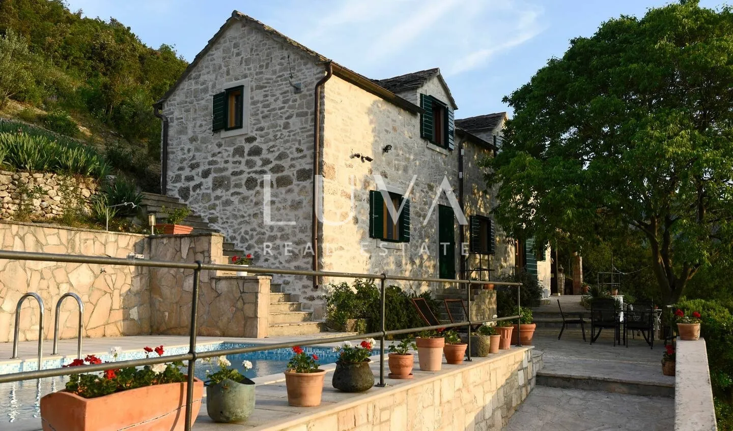 dol, brač, kamena kuća s pogledom na more na prodaju - slika 30
