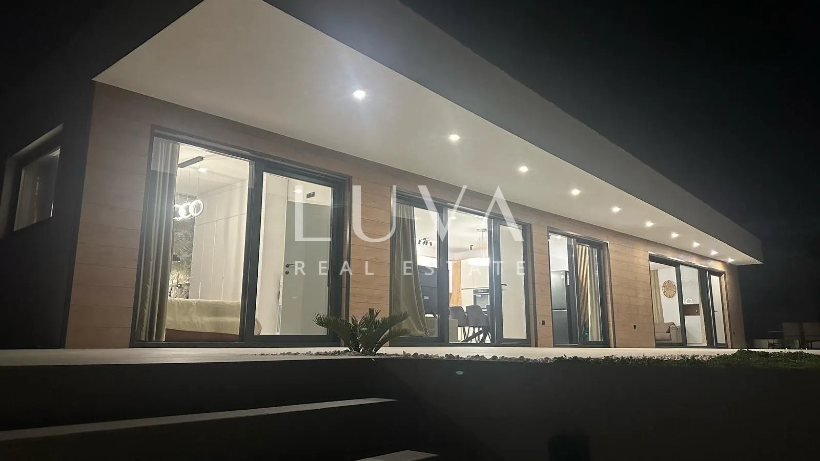 istra, labin, prodaje se moderna vila s bazenom i dva stana, 176 m2 - slika 25