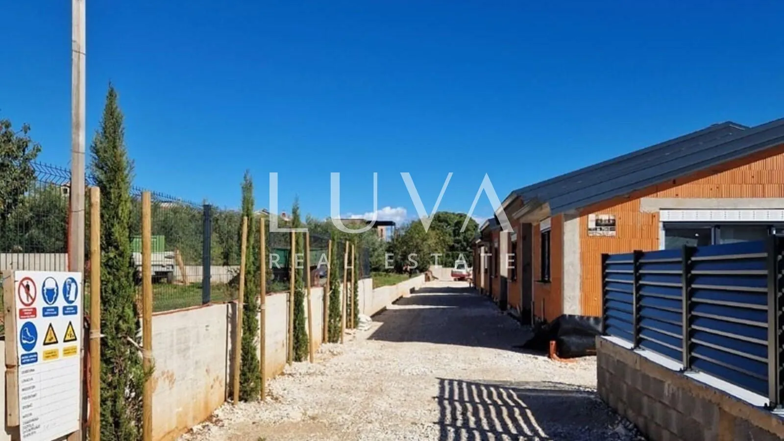 istra, kaštelir, moderna prizemnica, 88 m2 s dvorištem na prodaju - slika 2