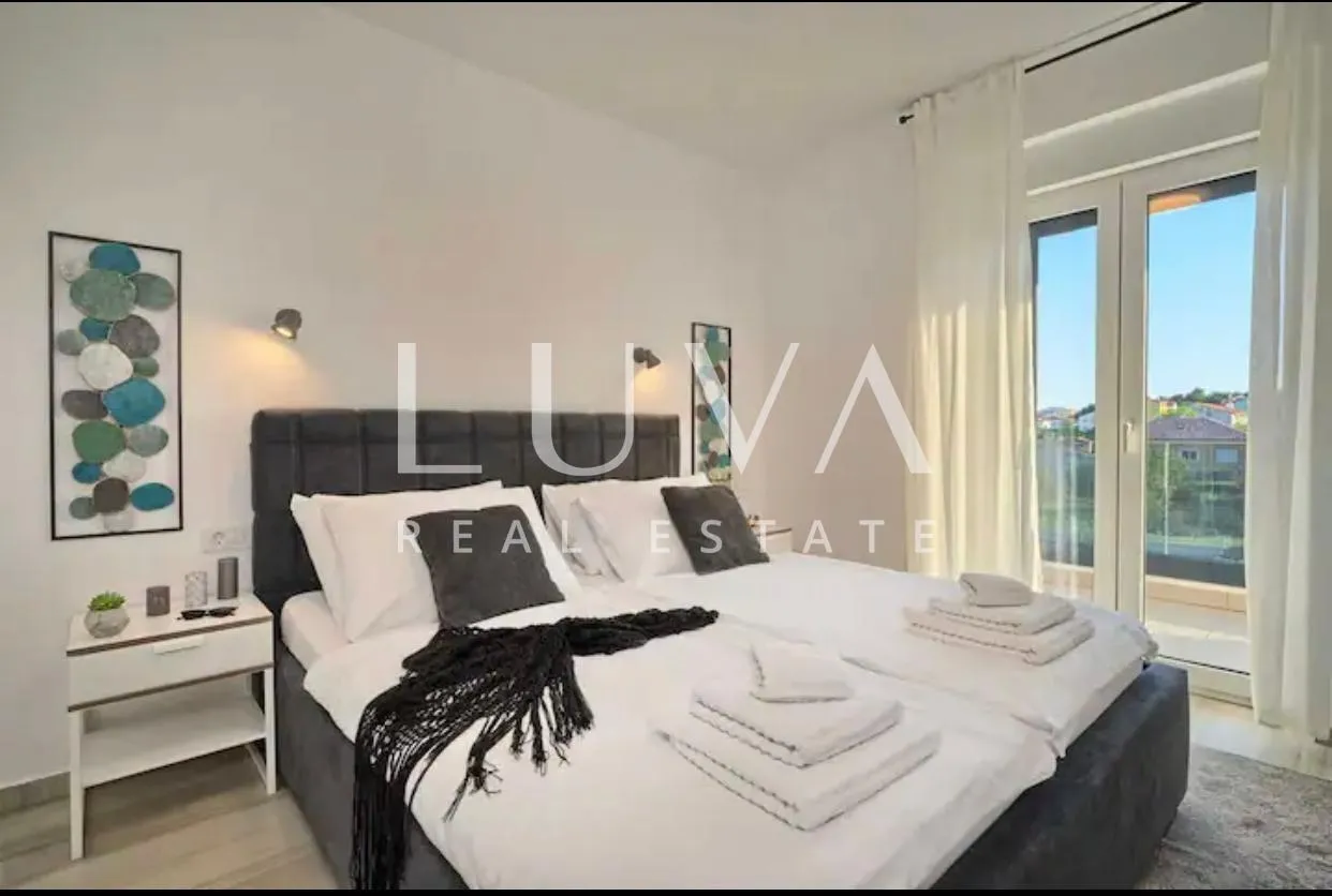 vodice, luksuzna vila s bazenom na prodaju - slika 10