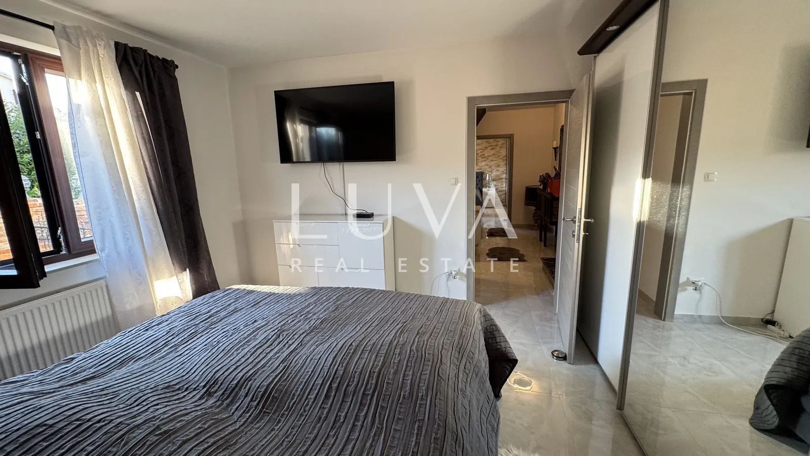 istra, višnjan, rustikalna kuća s tri apartmana, 580m2 - slika 12
