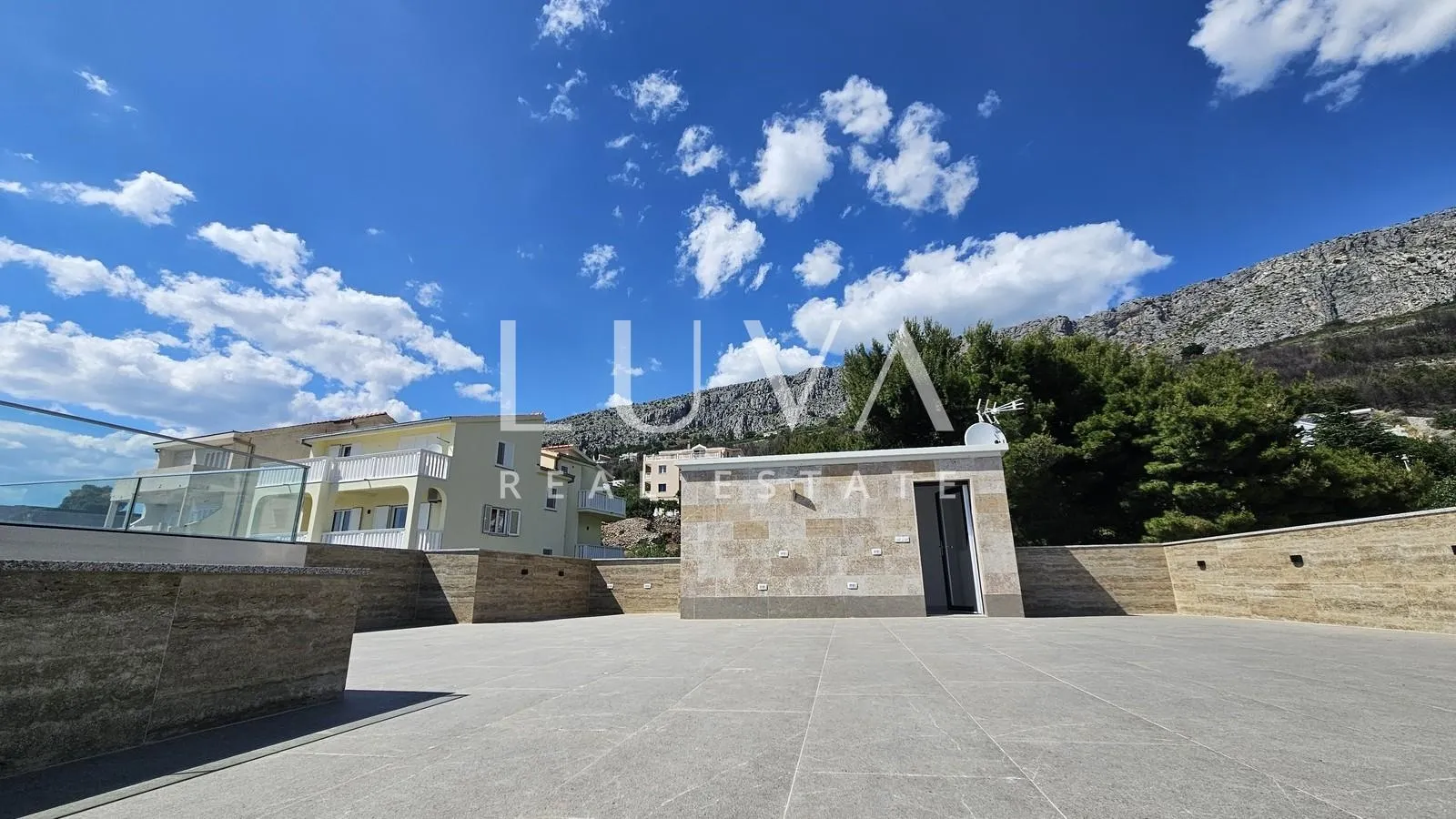 omiš, jesenice, penthouse s 134 m2 krovne terase sa pogledom na more - slika 31