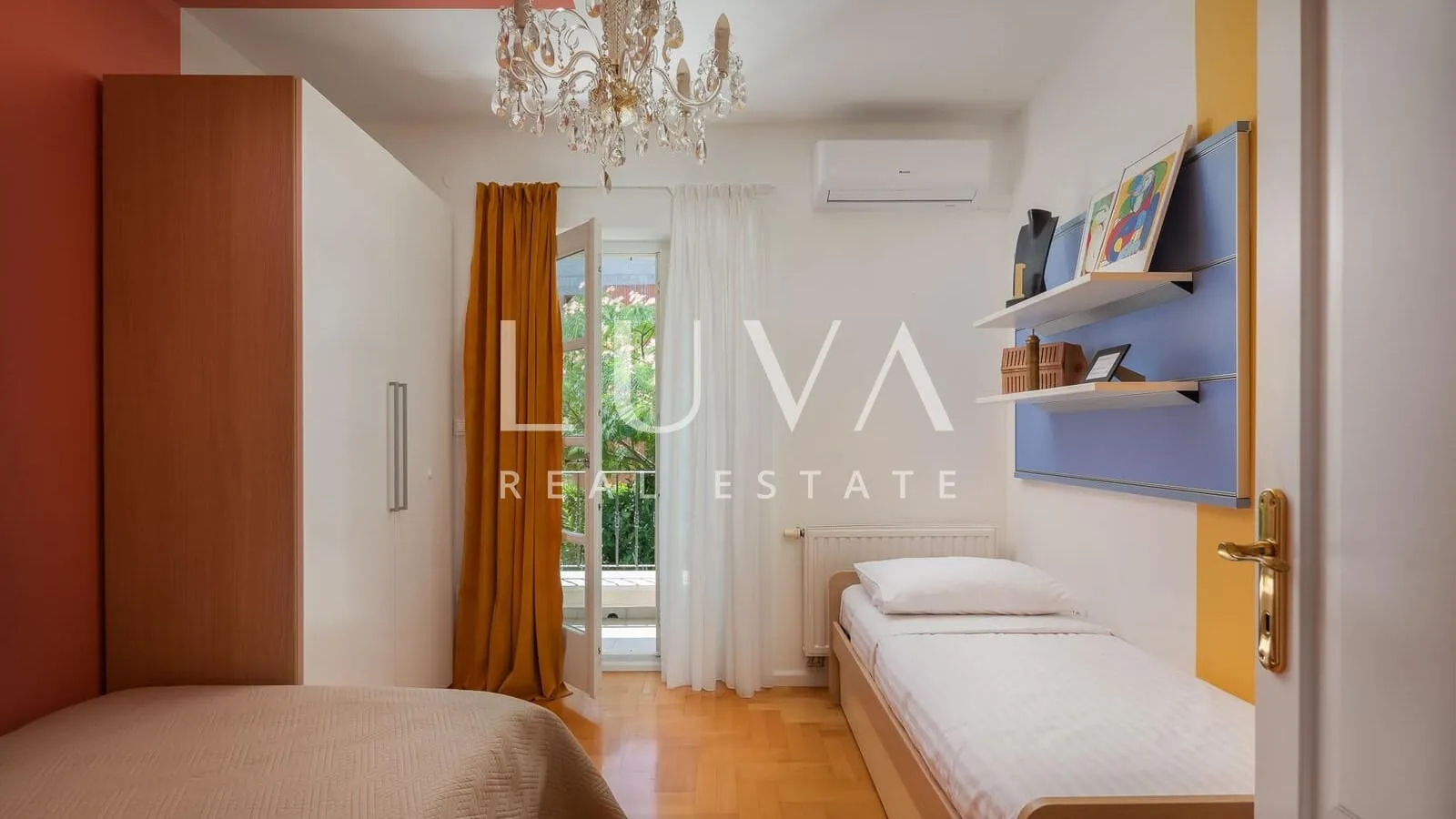 vodice, luksuzna vila s bazenom, dizajnerski uređena na prodaju - slika 39