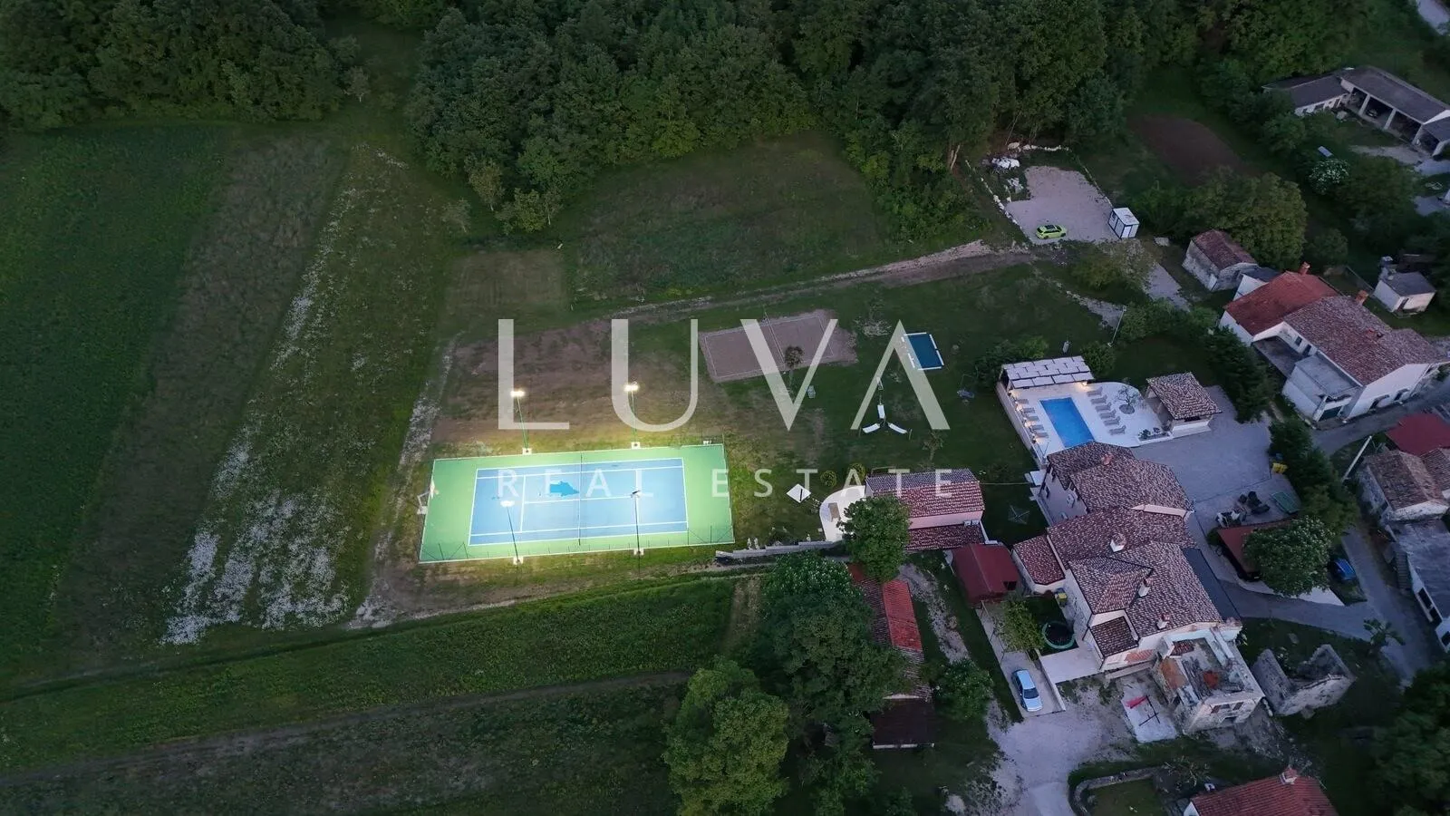 istra, pićan, vila s bazenom i tenis terenom na prodaju - slika 34