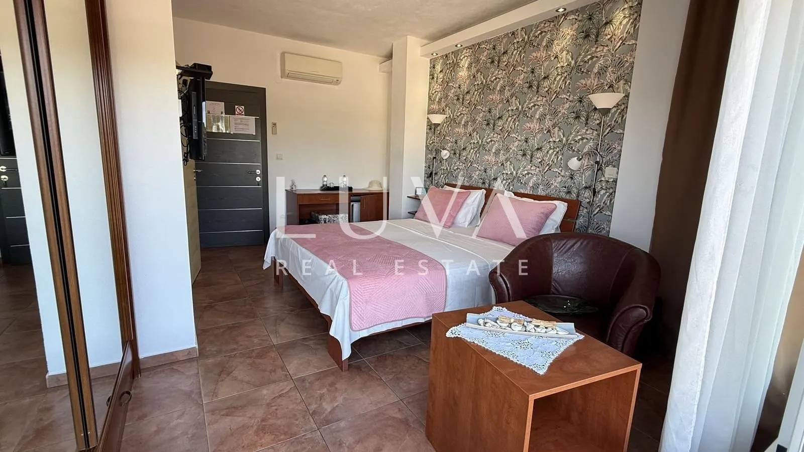 vis, luksuzna kuća s bazenom i pogledom na more na prodaju - slika 11