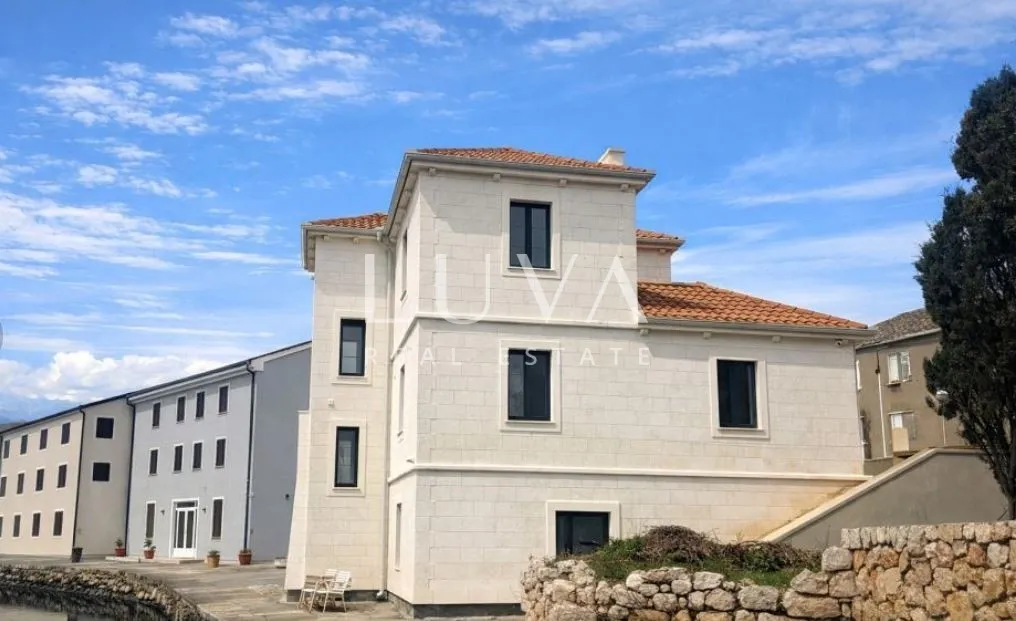 zadar, vinjerac, kamena kuća na 3 etaže uz more na prodaju - slika 2