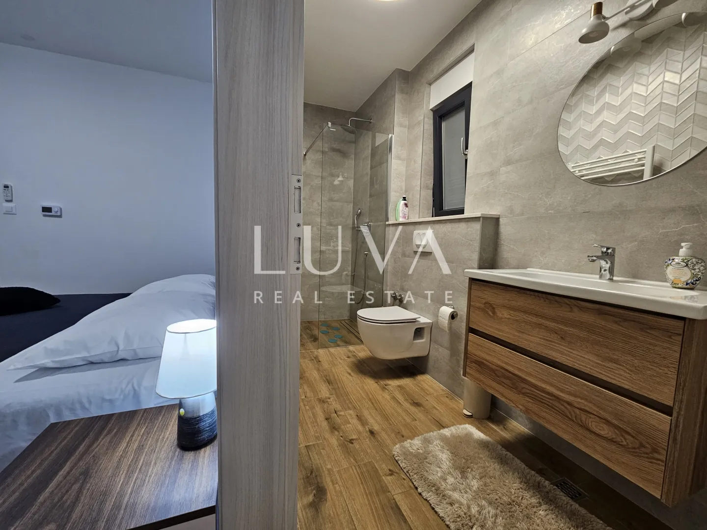 solin, koprivno, villa s bazenom, ljetnom kuhinjom na prodaju - slika 17