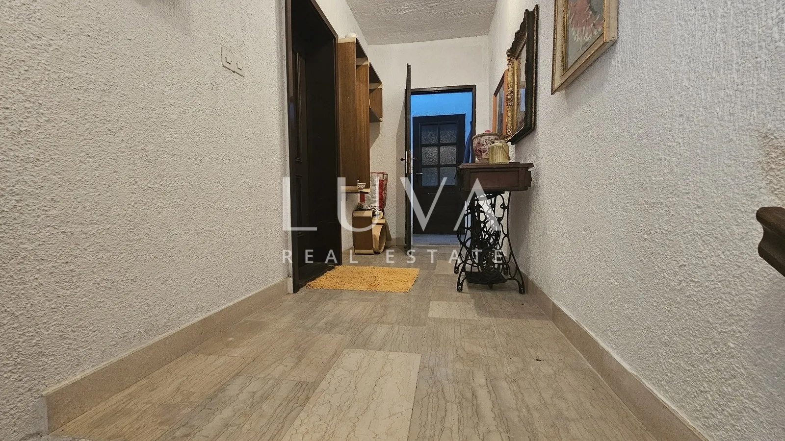 lekenik, pešćenica, prostrana obiteljska kuća na prodaju - slika 14