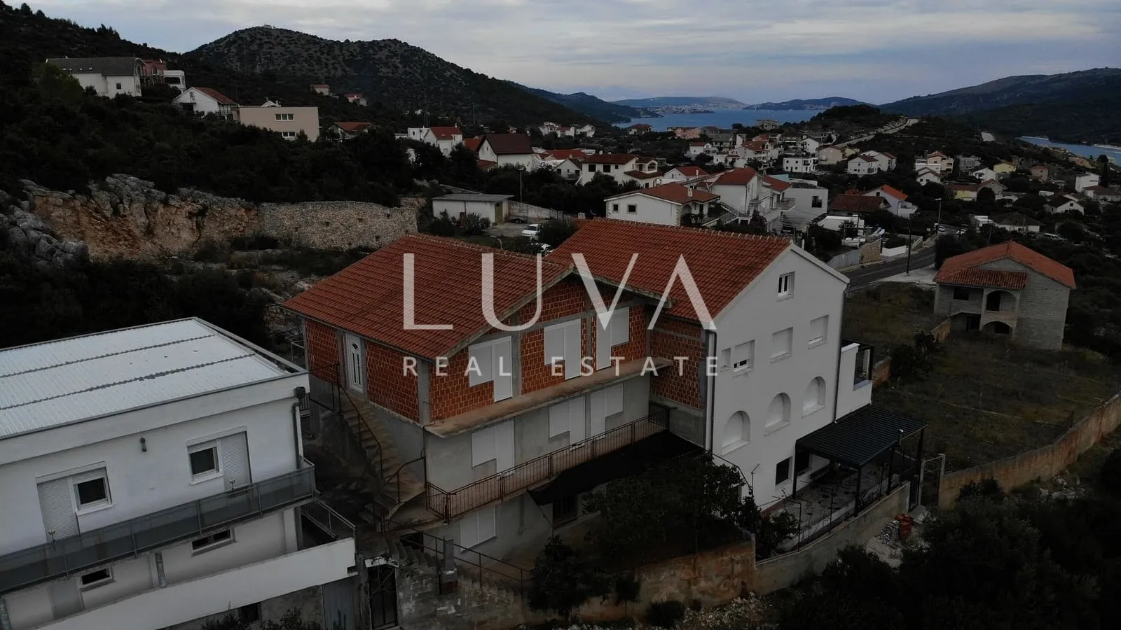 marina, trogir, prodaja dvojne kuće 247 m2 na 3 etaže + parking - slika 5