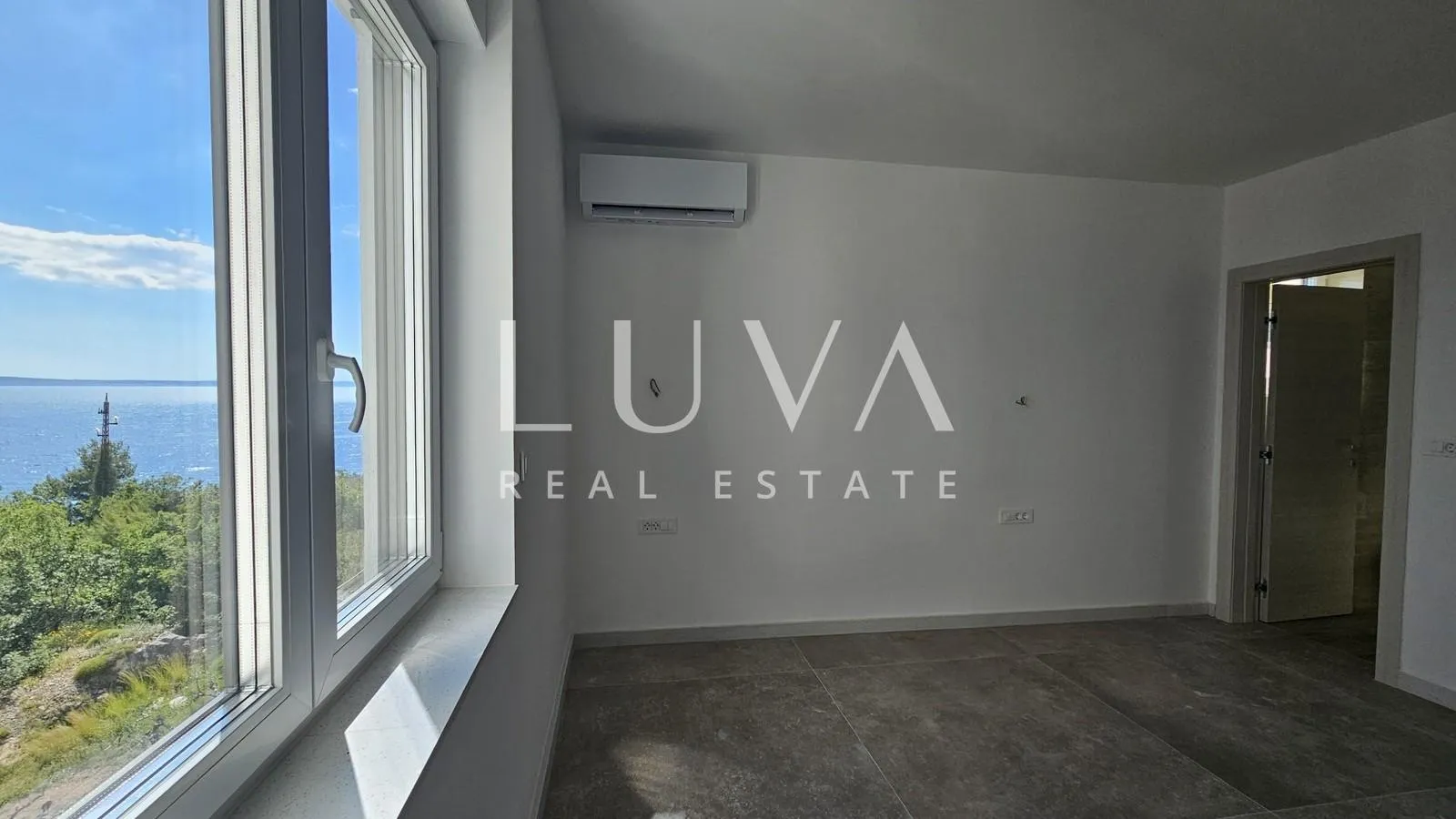 omiš, jesenice, penthouse s 134 m2 krovne terase sa pogledom na more - slika 17