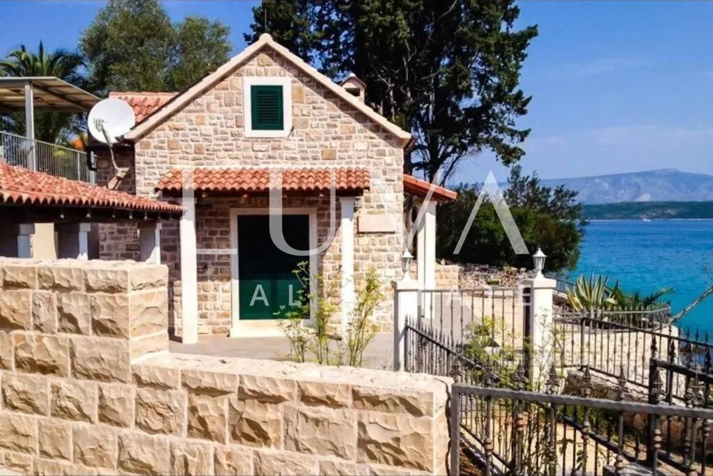 hvar, stari grad, kamena kuća uz more na prodaju - slika 4