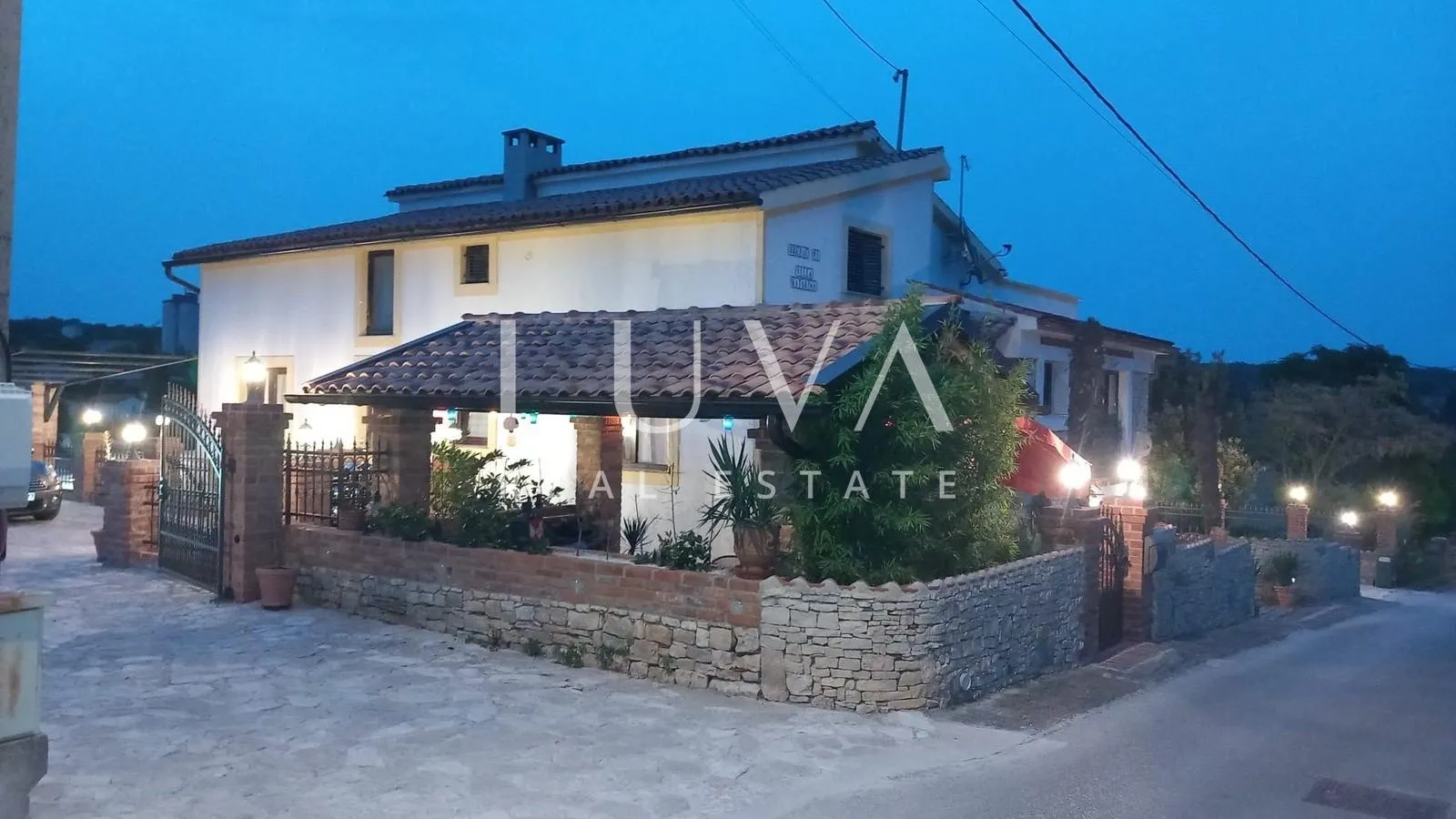 istra, višnjan, rustikalna kuća s tri apartmana, 580m2 - slika 30