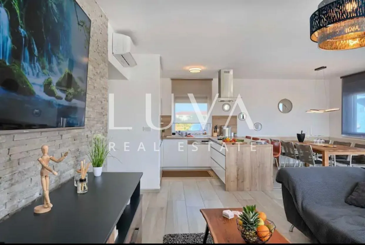 vodice, luksuzna vila s bazenom na prodaju - slika 9