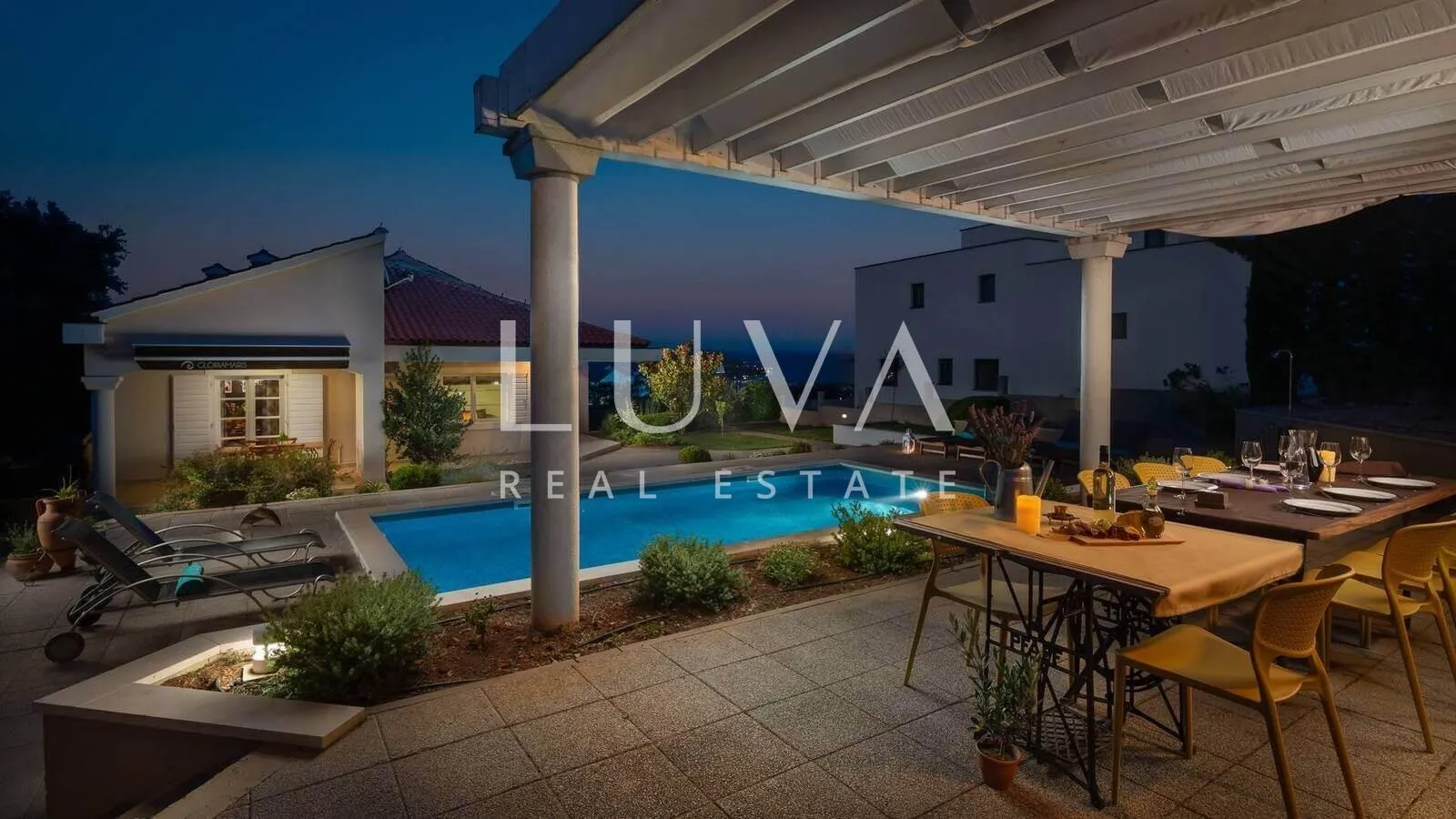 vodice, luksuzna vila s bazenom, dizajnerski uređena na prodaju - slika 35