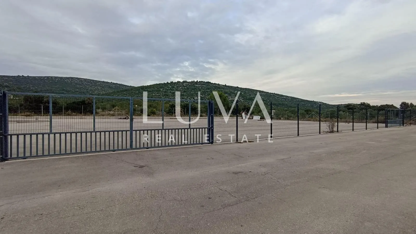 marina, trogir, prodaja velikog i urednog skladišta 3200m2 - slika 5