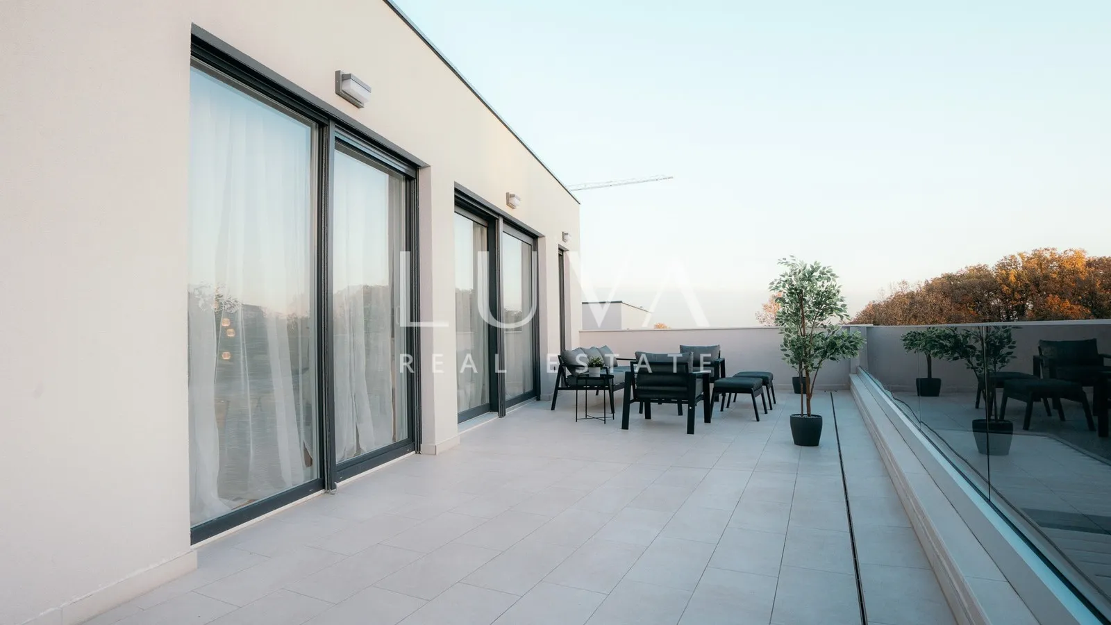 remete, luksuzan 4s penthouse 165m2 + 2vpm za najam - slika 10