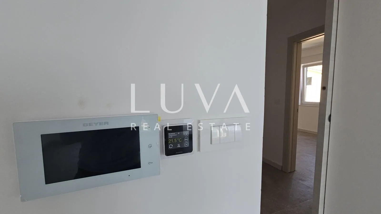 omiš, jesenice, penthouse s 134 m2 krovne terase sa pogledom na more - slika 22