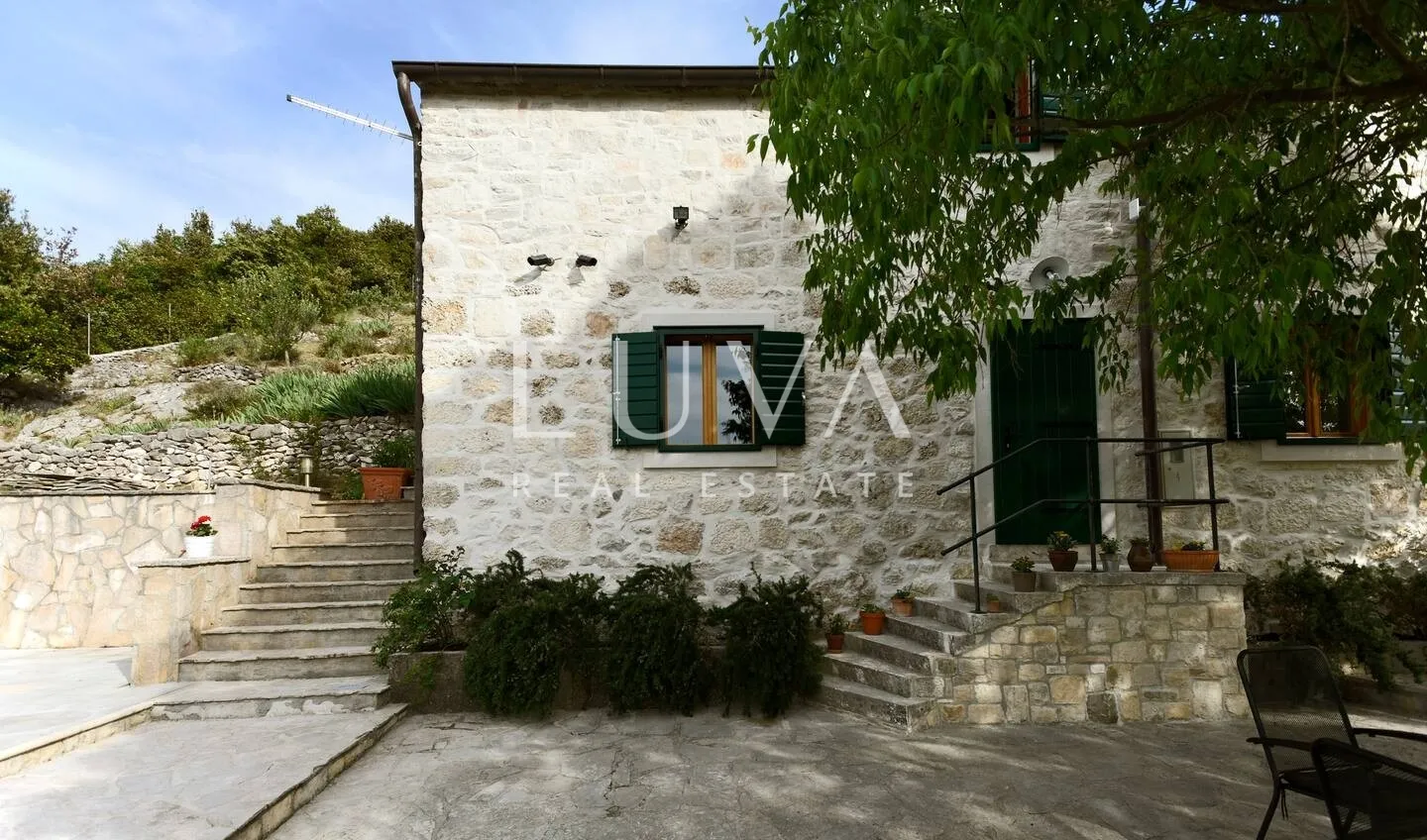 dol, brač, kamena kuća s pogledom na more na prodaju - slika 29