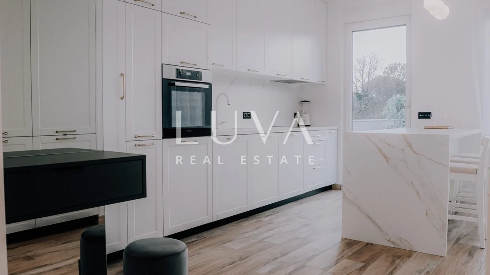 remete, luksuzan 4s penthouse 165m2 + 2vpm za najam - slika 15