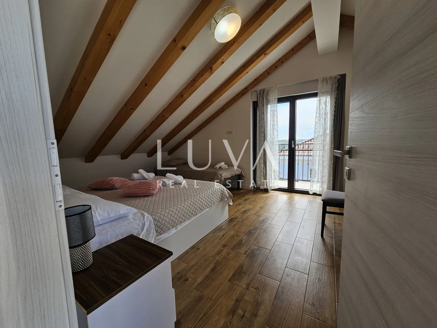solin, koprivno, villa s bazenom, ljetnom kuhinjom na prodaju - slika 5