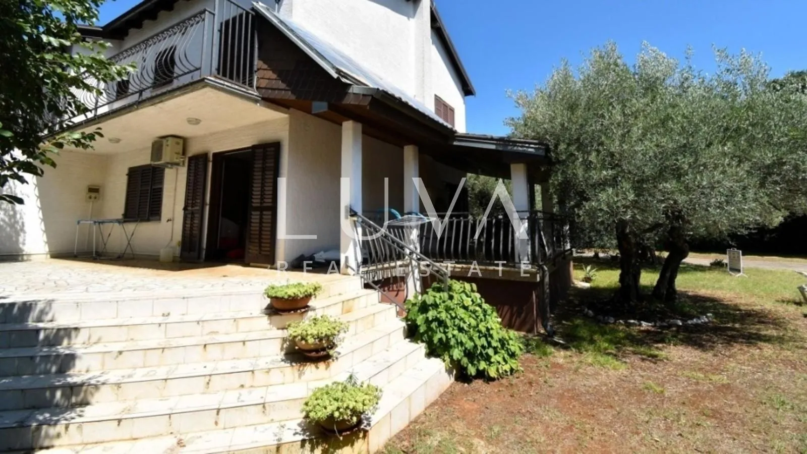 poreč, kukci, kuća 330 m2 s bazenom na prodaju - slika 12