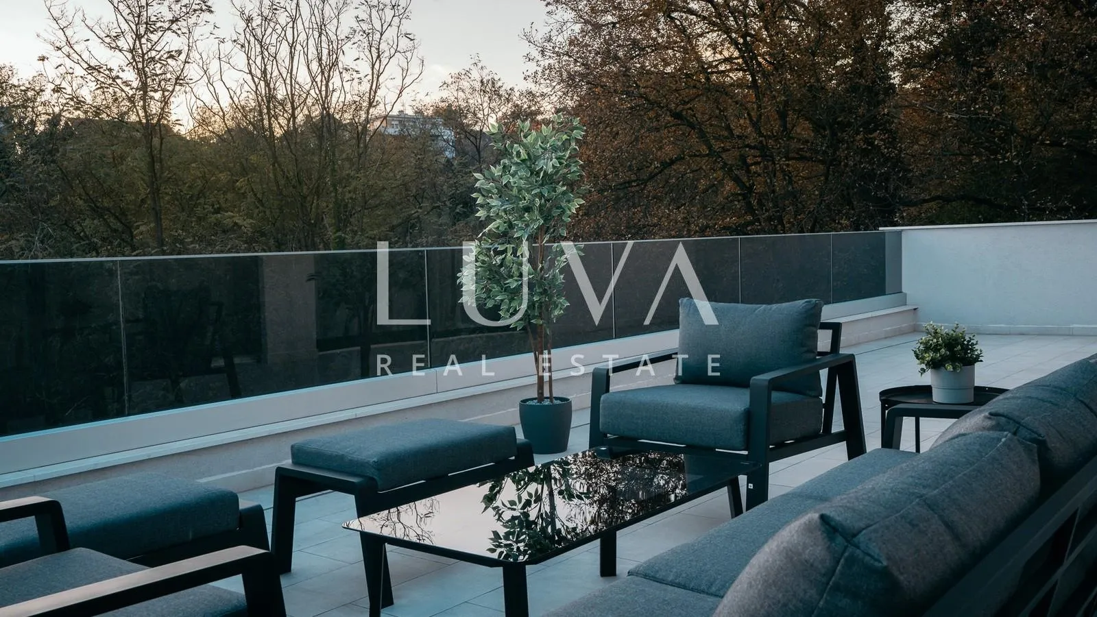 Remete, luksuzan 4s penthouse 165m2 + 2VPM za najam - Zagreb