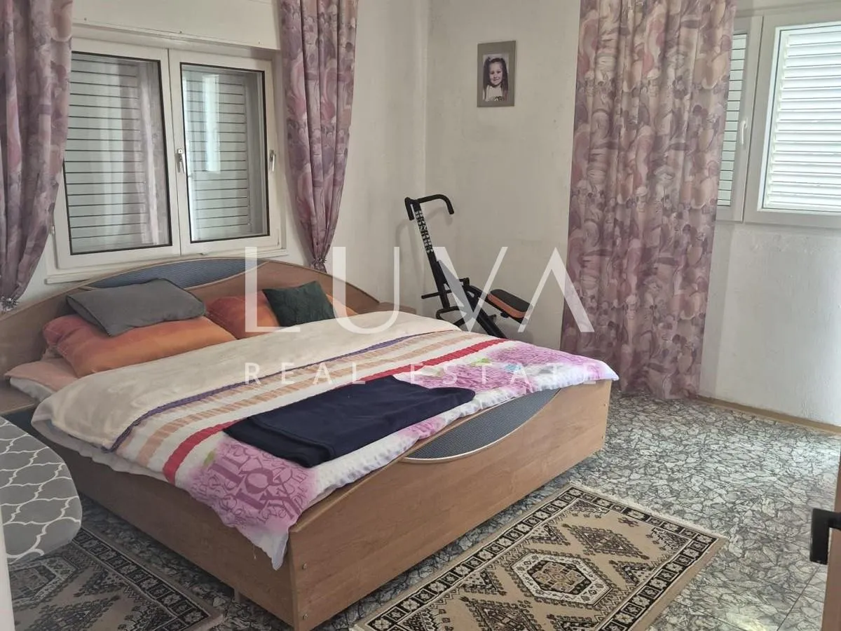 trogir, kuća 120 m2 blizu mora na prodaju - slika 9