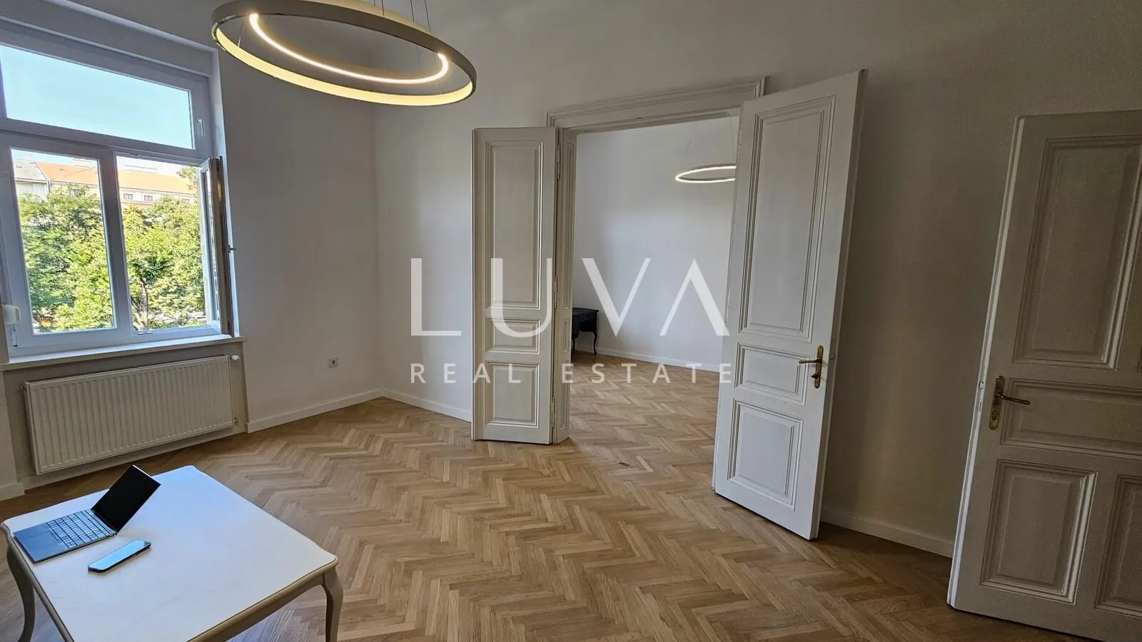 Centar, Svačićev trg, stan 101m2 za poslovni najam - Zagreb