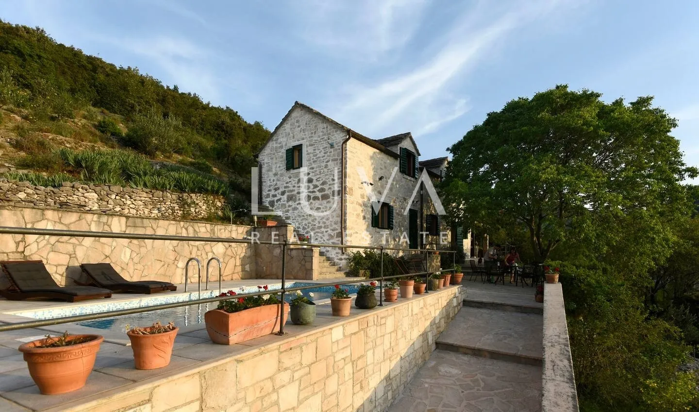 dol, brač, kamena kuća s pogledom na more na prodaju - slika 27