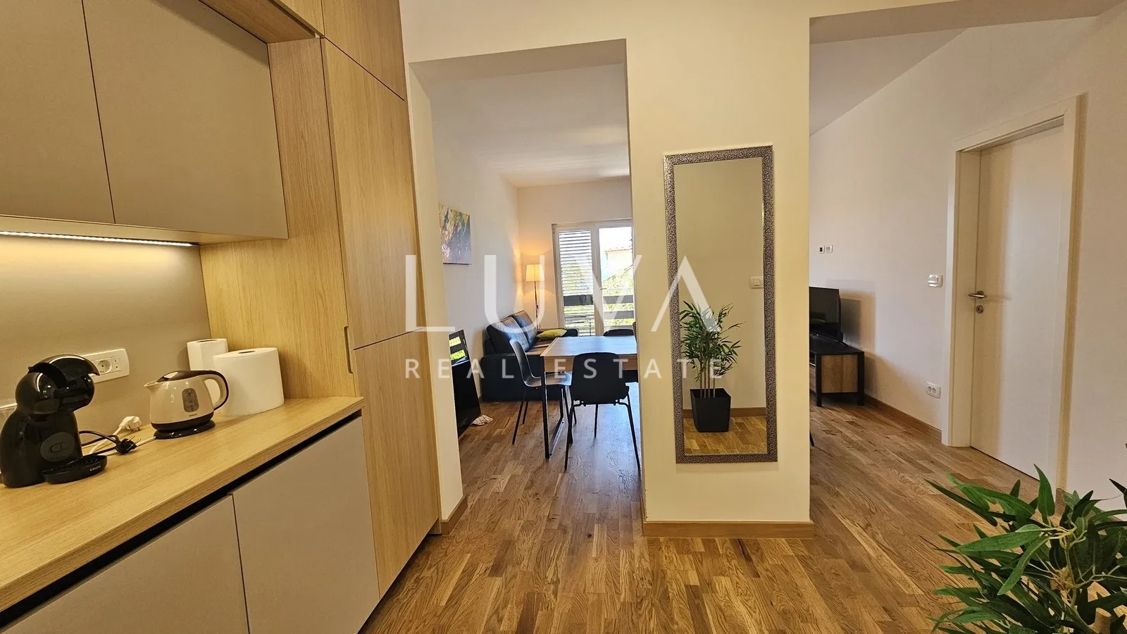 omiš, nemira, 3 apartmana i konoba uz more sa parkingom na prodaju - slika 8