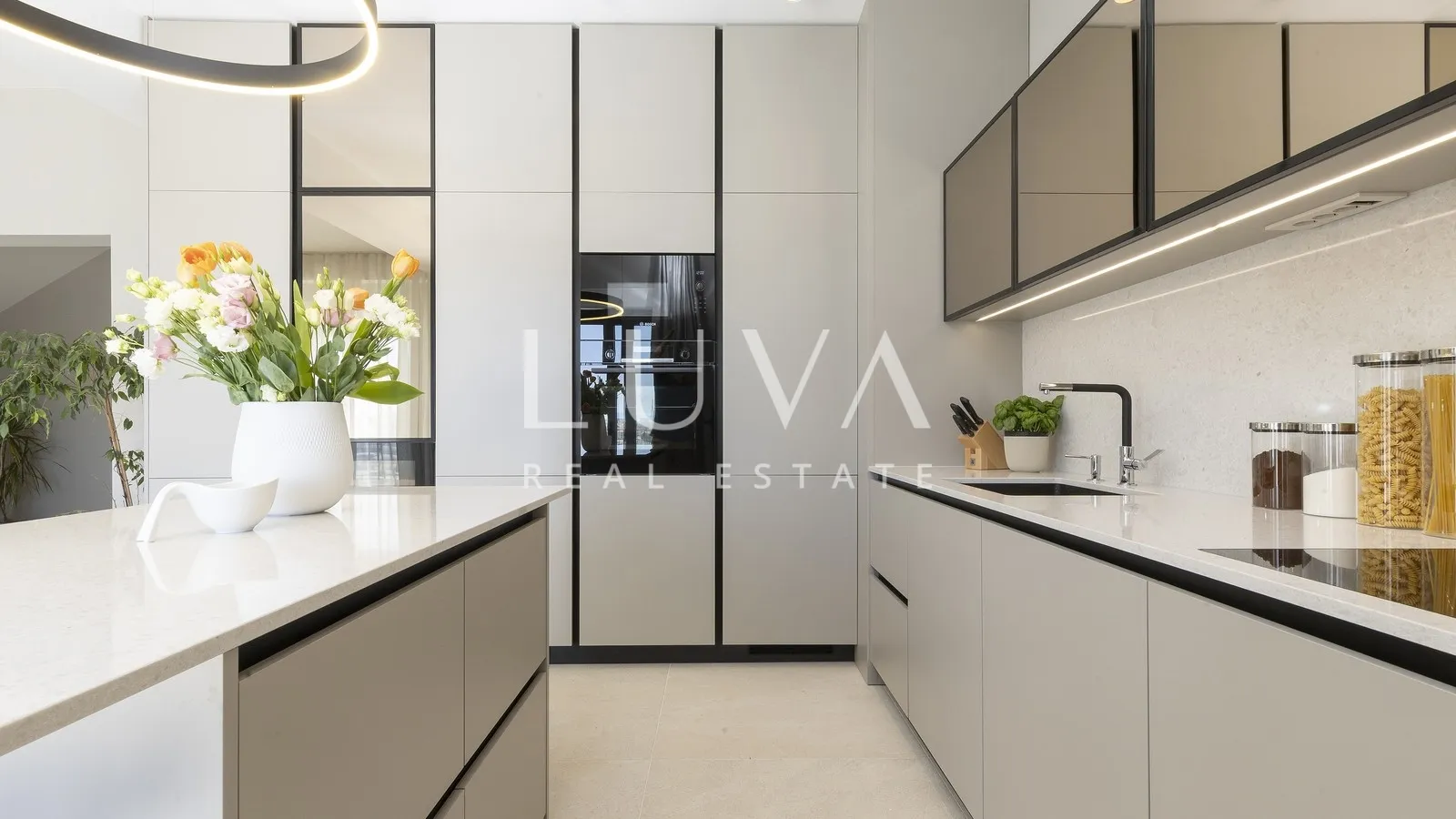 split, luksuzna vila s pogledom na more, 220 m2 za dugoročni najam - slika 17