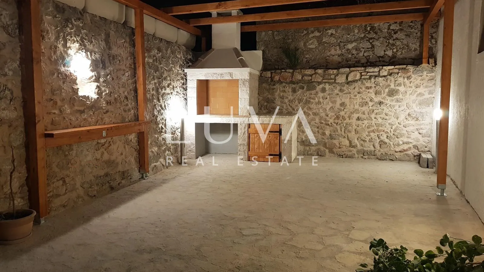 hvar, vrbanj, autentična kamena kuća s bazenom na prodaju - slika 21