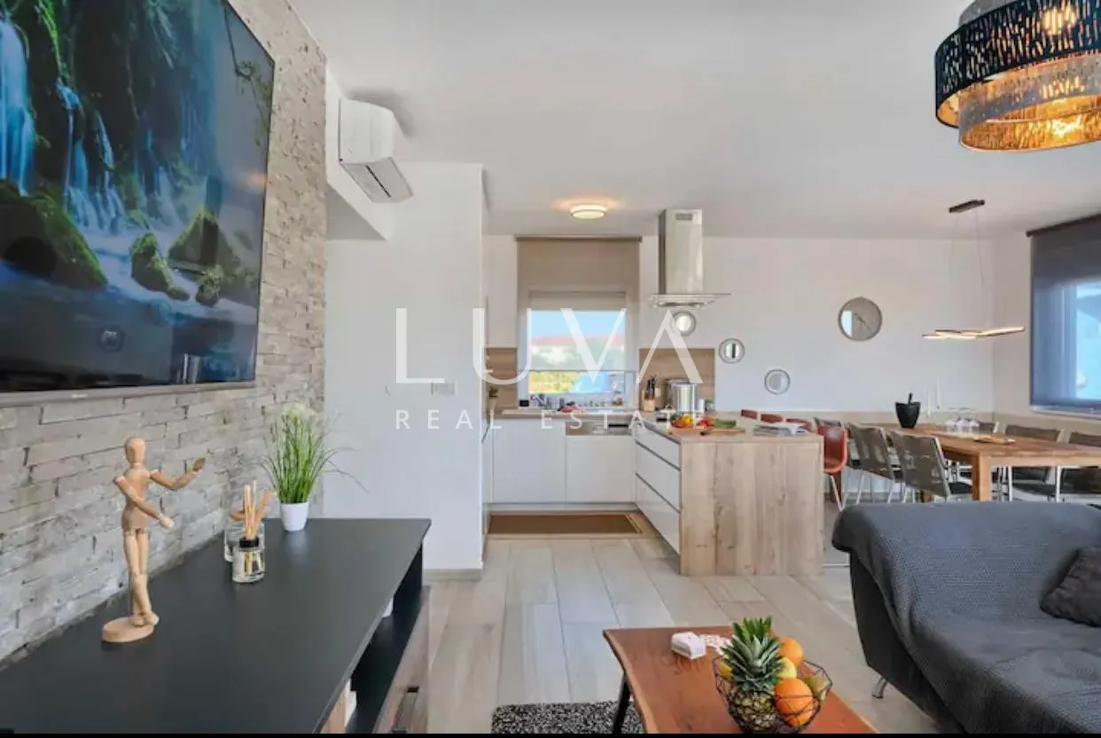 vodice, luksuzna vila s bazenom na prodaju - slika 9