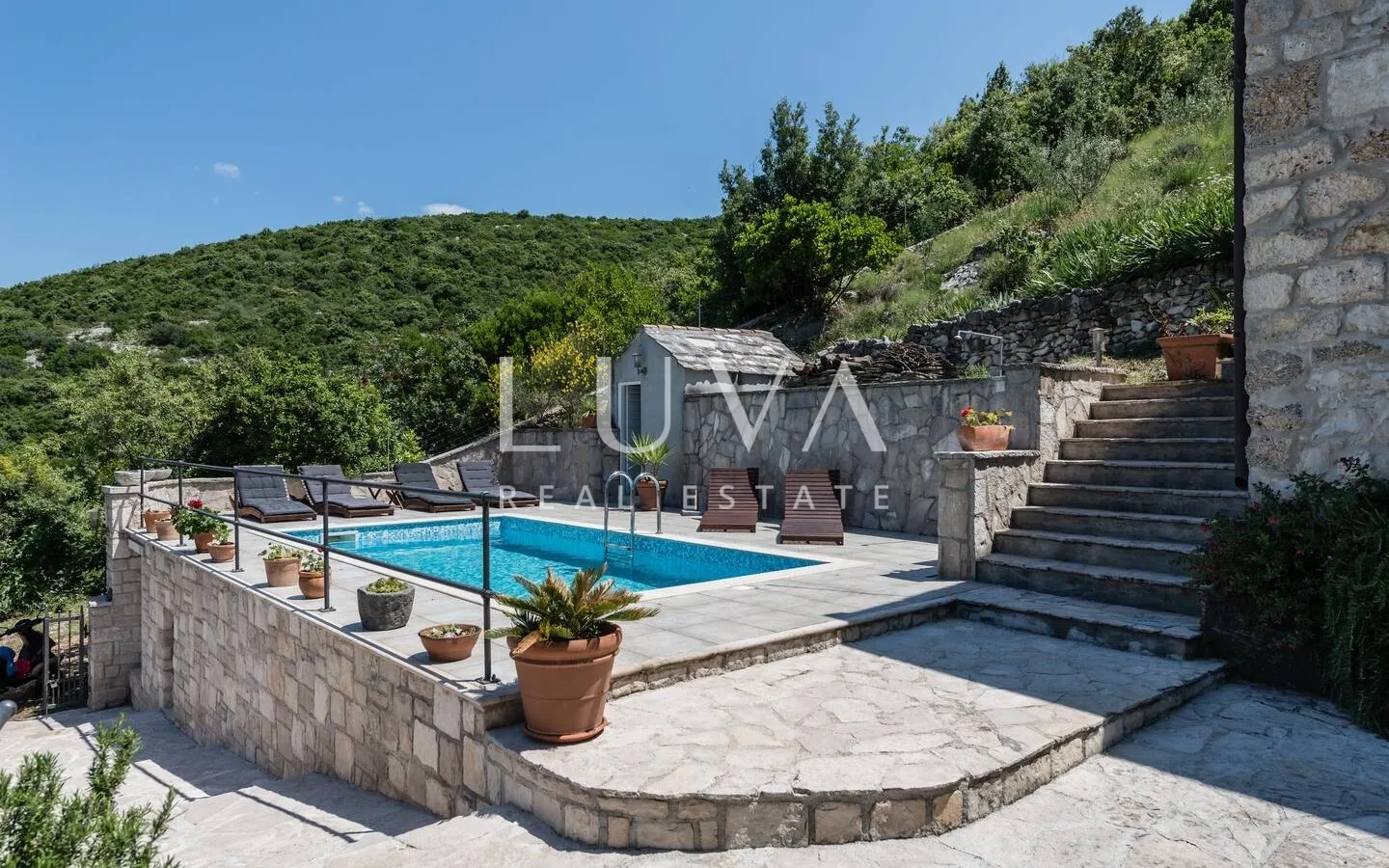 dol, brač, kamena kuća s pogledom na more na prodaju - slika 26
