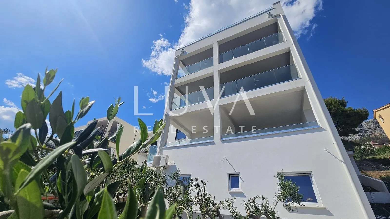 omiš, jesenice, penthouse s 134 m2 krovne terase sa pogledom na more - slika 37