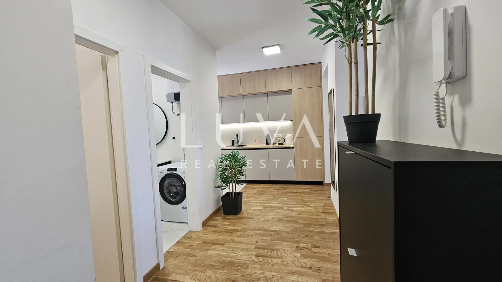 omiš, nemira, 3 apartmana i konoba uz more sa parkingom na prodaju - slika 3
