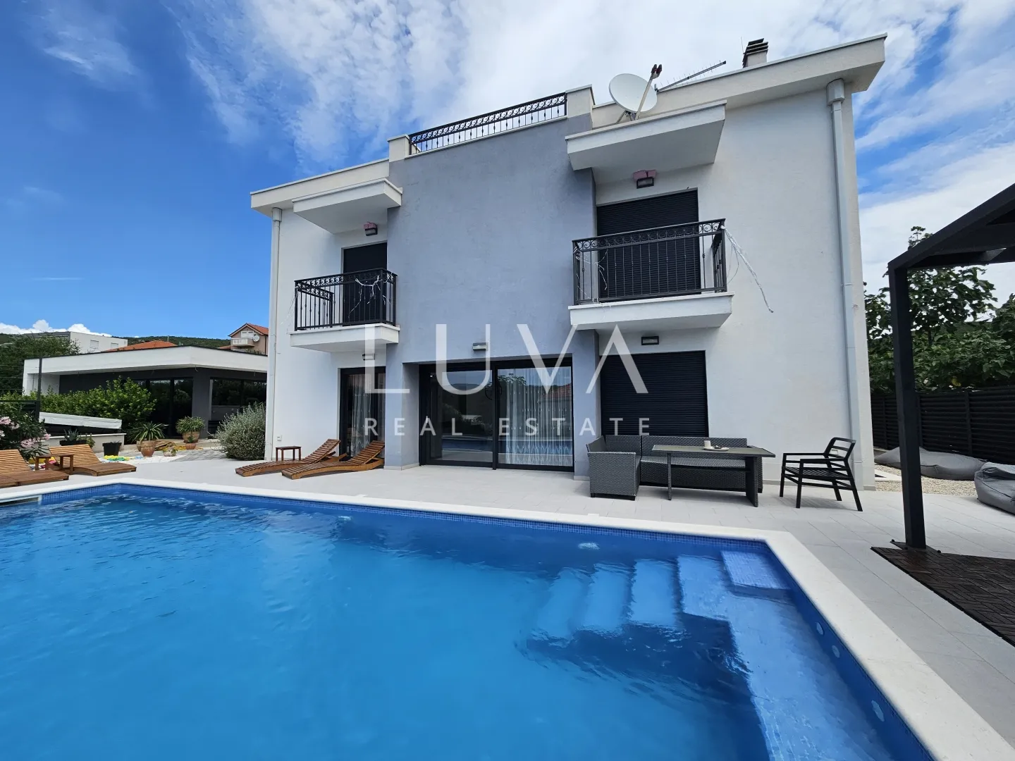 solin, koprivno, villa s bazenom, ljetnom kuhinjom na prodaju - slika 28