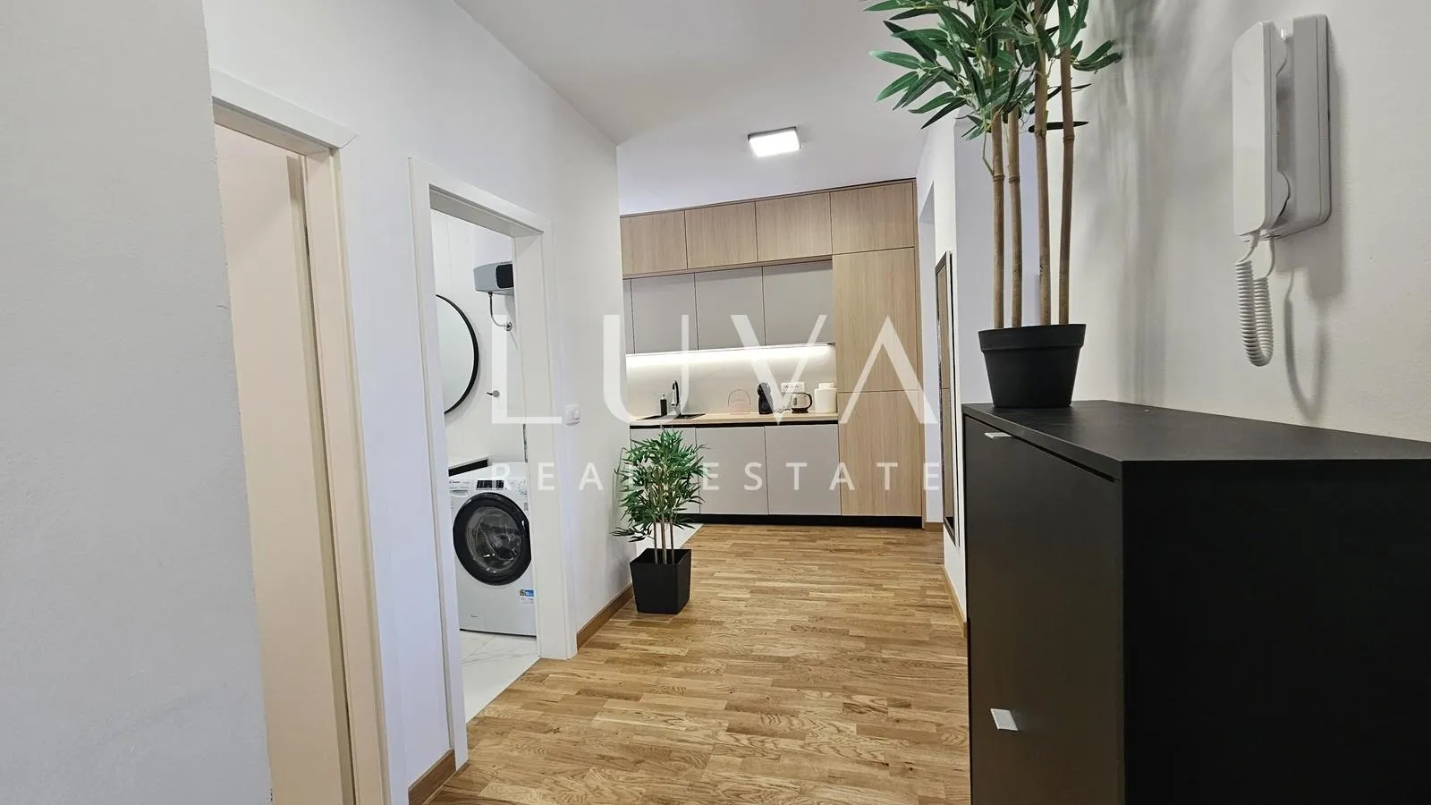 omiš, nemira, 3 apartmana i konoba uz more sa parkingom na prodaju - slika 3