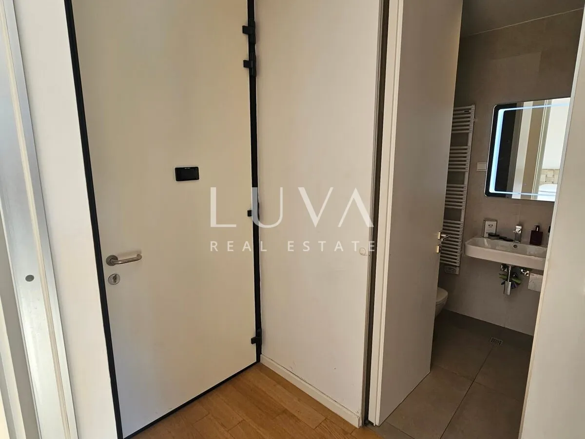 ban centar, studio apartman, terasa i garaža na prodaju - slika 12