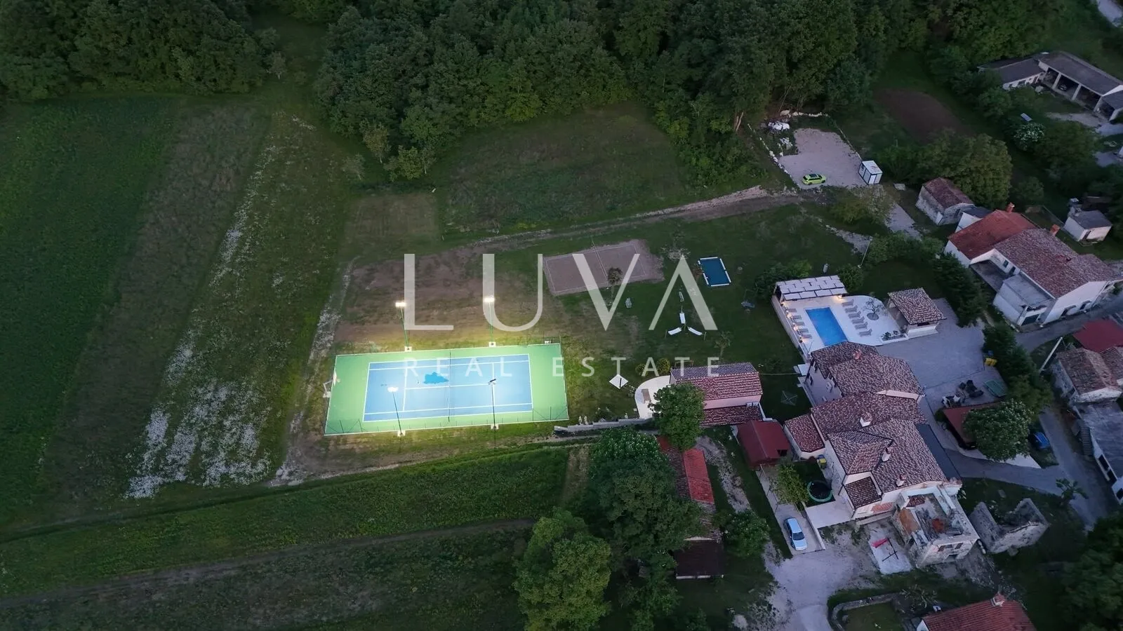 istra, pićan, vila s bazenom i tenis terenom na prodaju - slika 34