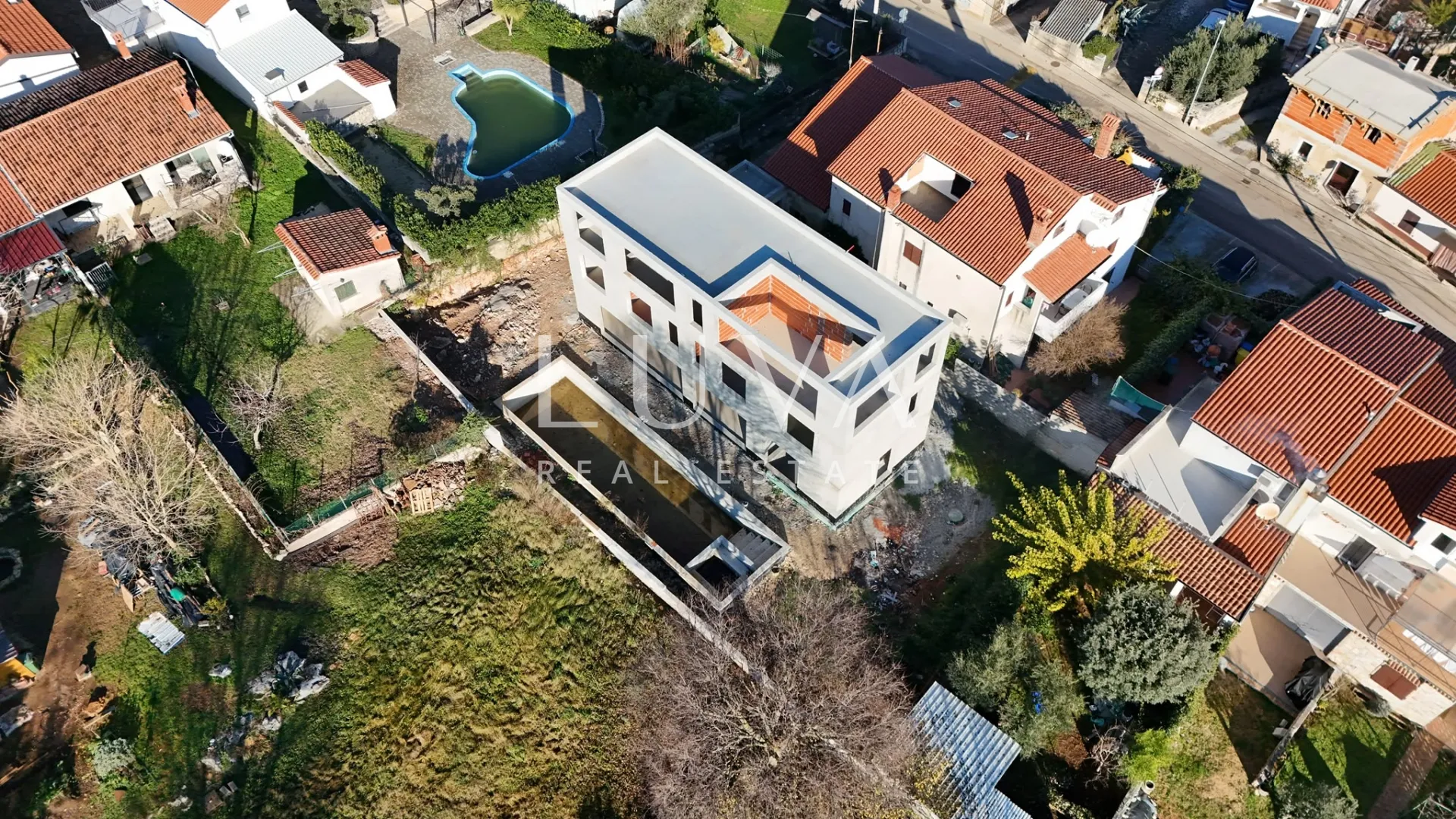 istra, poreč, moderna kuća s bazenom i kino salom, 398,10 m² nkp - slika 2