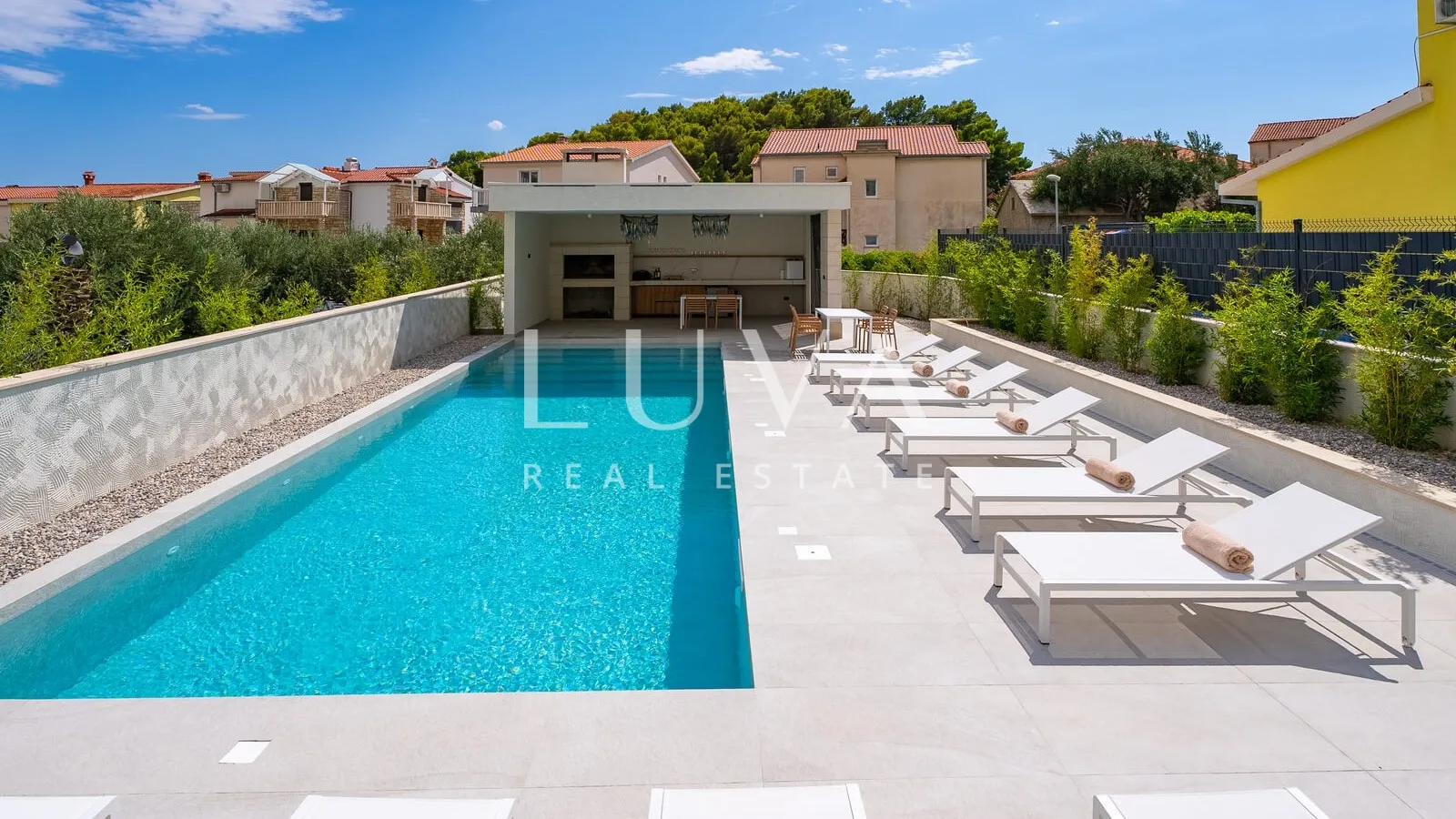 duće, omiš, luksuzni resort s 4 velika apartmana i bazenom uz more na prodaju - slika 21